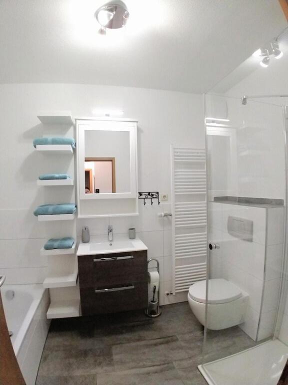 Exklusive Ferienwohnung Mit Terasse Und Garten In Einbeck, Zentrum! Neu!! Buitenkant foto