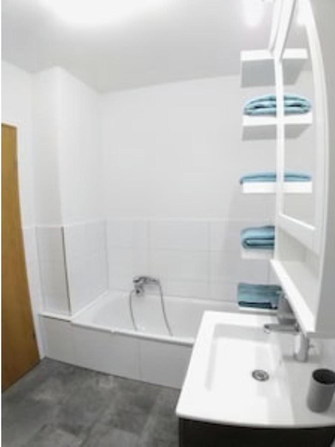 Exklusive Ferienwohnung Mit Terasse Und Garten In Einbeck, Zentrum! Neu!! Buitenkant foto
